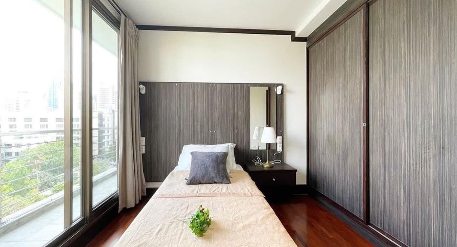 For rent 2 bedrooms apartment in Watthana, Bangkok