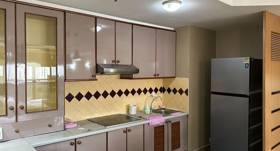 For rent 2 bedrooms condo in Khlong Toei, Bangkok