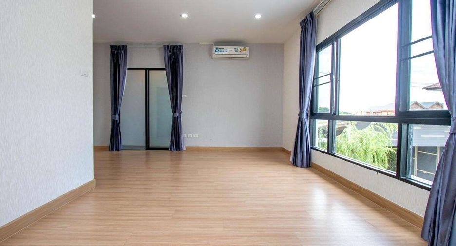 Casa en venta de 4 habitaciones en San Sai, Chiang Mai