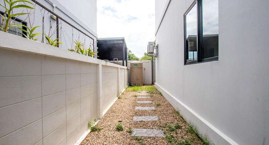 Casa en venta de 4 habitaciones en San Sai, Chiang Mai