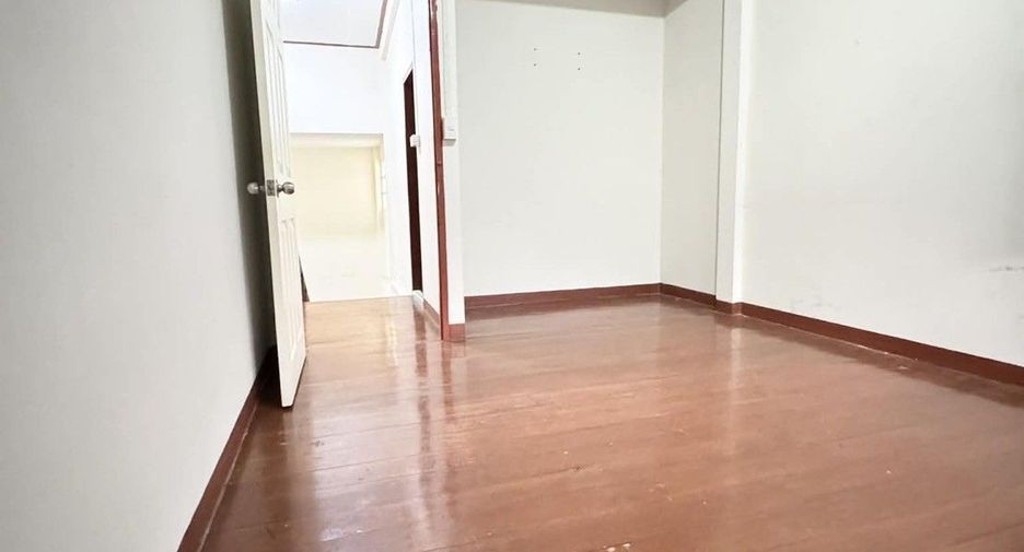 出租 4 卧室 独立屋 在 Lat Phrao, 曼谷