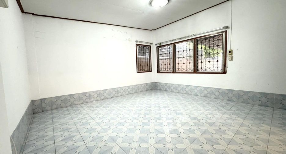 出租 4 卧室 独立屋 在 Lat Phrao, 曼谷