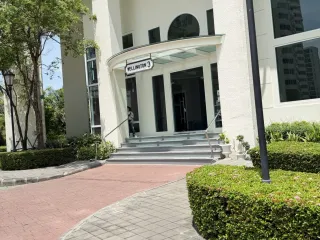 For sale and for rent 5 bedrooms condo in Huai Khwang, Bangkok