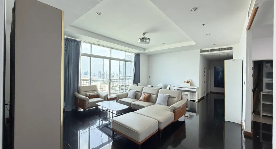 À louer et à vendre 5 chambres condo à Huai Khwang, Bangkok
