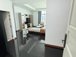 For sale and for rent 5 bedrooms condo in Huai Khwang, Bangkok