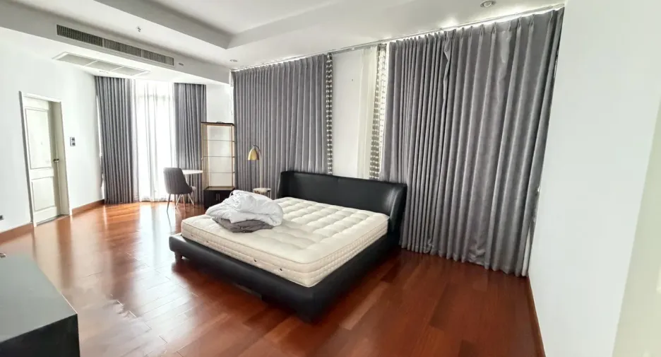 À louer et à vendre 5 chambres condo à Huai Khwang, Bangkok