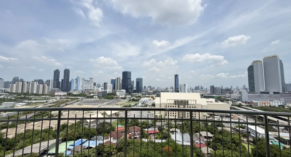 À louer et à vendre 5 chambres condo à Huai Khwang, Bangkok