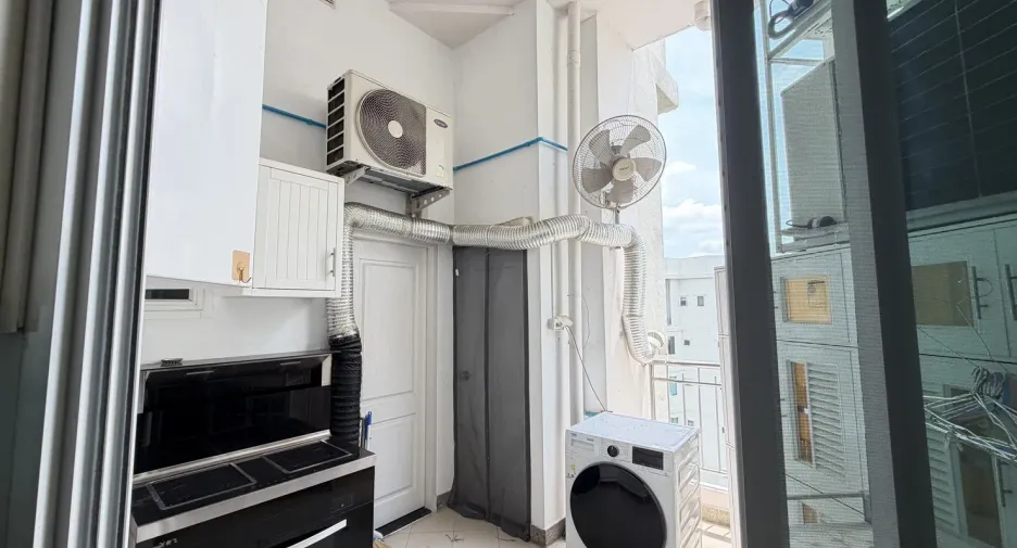À louer et à vendre 5 chambres condo à Huai Khwang, Bangkok