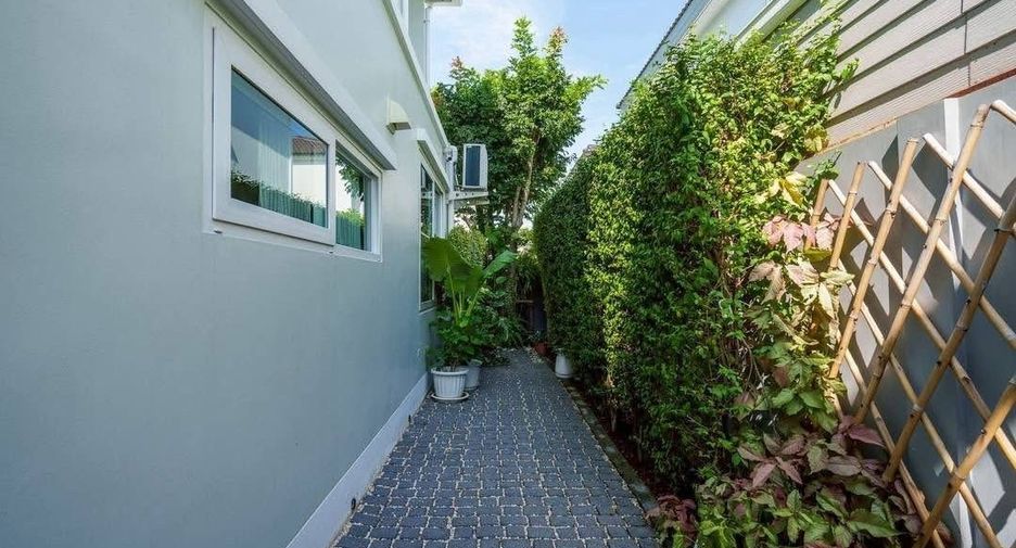 For rent 3 bedrooms house in Prawet, Bangkok