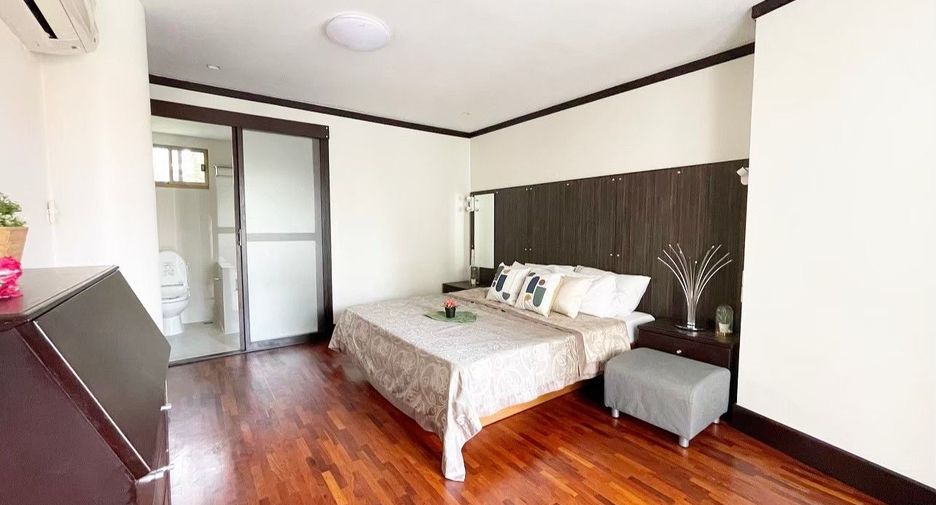 For rent 3 bedrooms apartment in Watthana, Bangkok