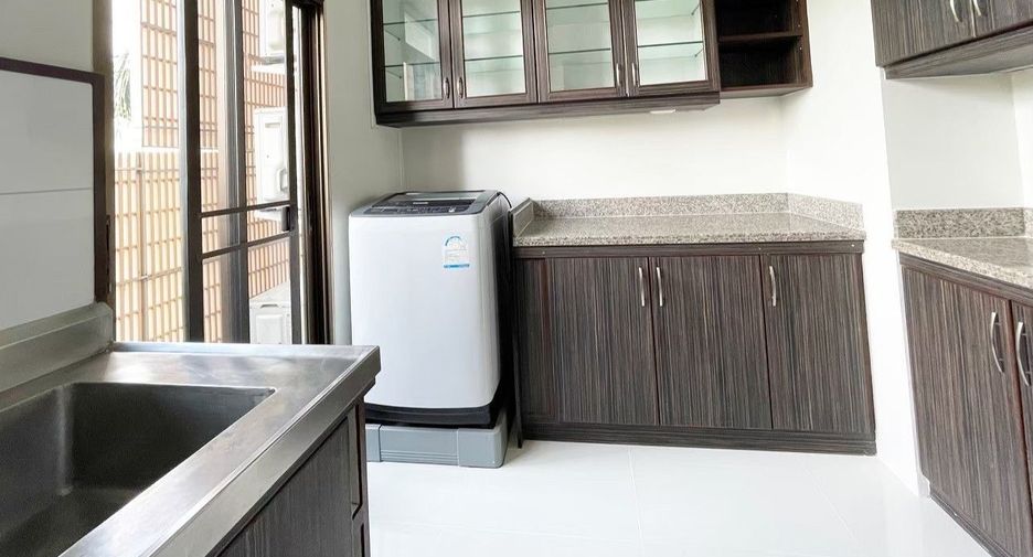 For rent 3 bedrooms apartment in Watthana, Bangkok