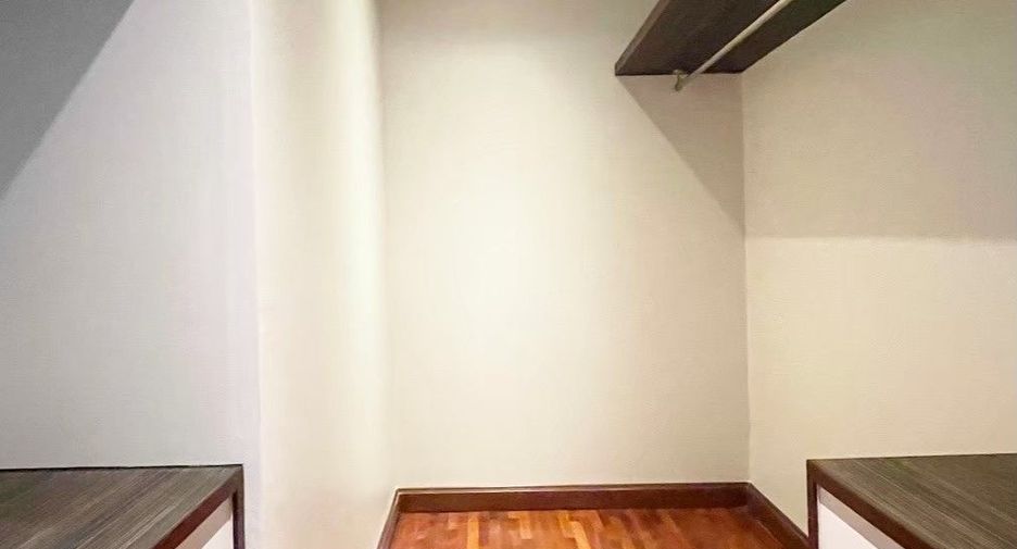 For rent 3 bedrooms apartment in Watthana, Bangkok