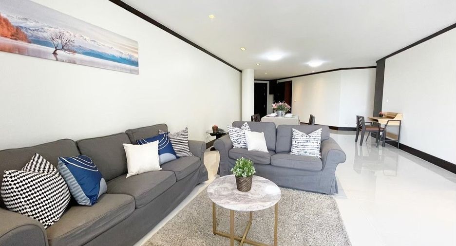 For rent 3 bedrooms apartment in Watthana, Bangkok