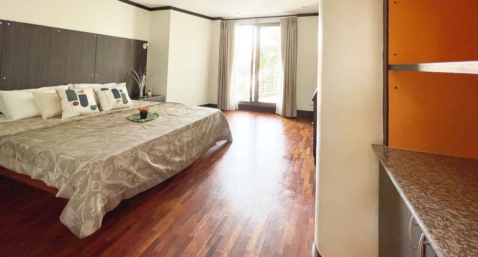 For rent 3 bedrooms apartment in Watthana, Bangkok