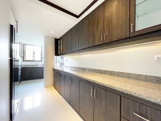 For rent 3 bedrooms apartment in Watthana, Bangkok