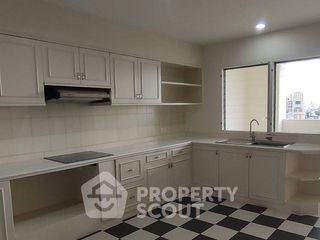 For rent 3 bedrooms apartment in Watthana, Bangkok