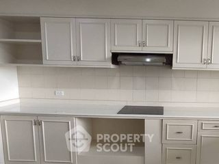 For rent 3 bedrooms apartment in Watthana, Bangkok