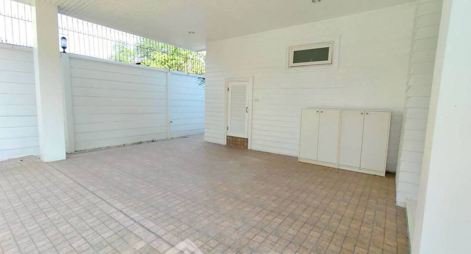 Haus zur Miete mit 4 Zimmer in Bang Na, Bangkok