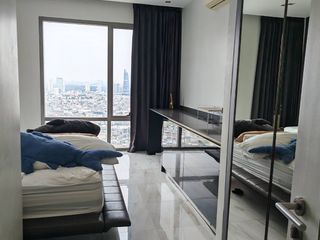 For rent 3 bedrooms condo in Yan Nawa, Bangkok