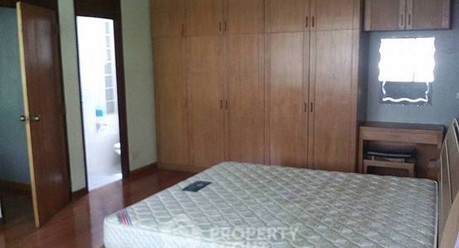 For rent 2 bedrooms apartment in Watthana, Bangkok
