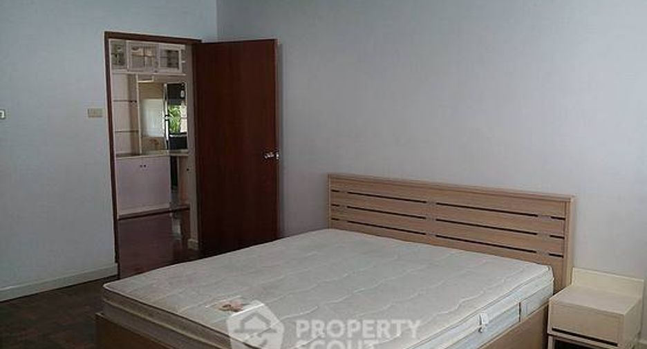 For rent 2 bedrooms apartment in Watthana, Bangkok