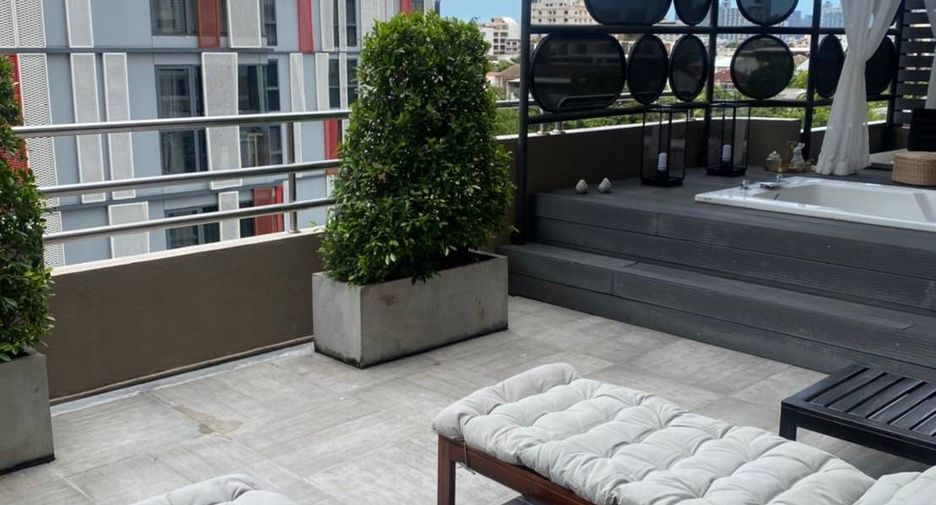 For rent 2 bedrooms apartment in Watthana, Bangkok