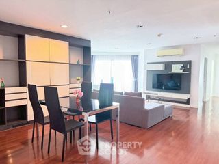 For rent 3 bedrooms condo in Huai Khwang, Bangkok