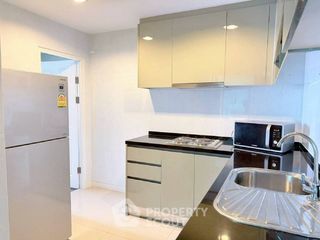 For rent 3 bedrooms condo in Huai Khwang, Bangkok