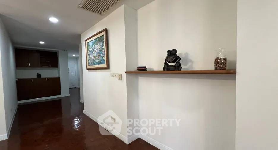 For rent 3 bedrooms apartment in Watthana, Bangkok