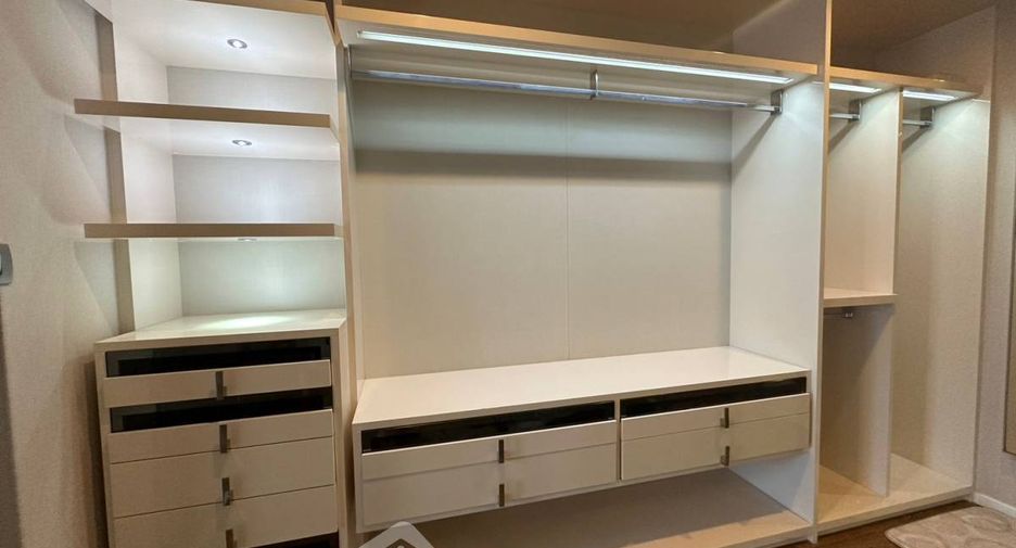 For rent 2 bedrooms condo in Sathon, Bangkok