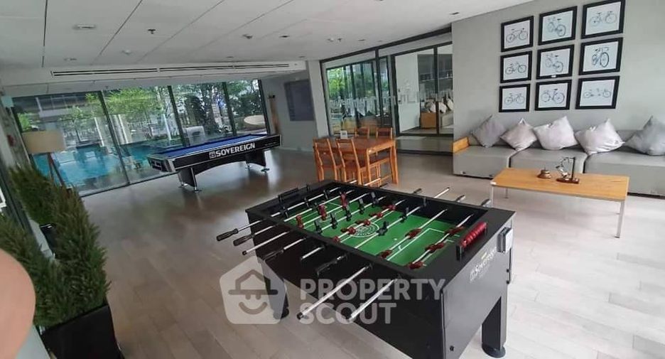 For rent 2 bedrooms condo in Huai Khwang, Bangkok