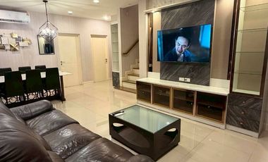 Аренда 4 спальни дом в Пращет, Бангкок