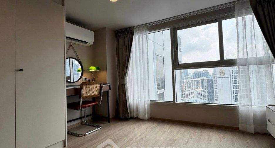 For rent 2 bedrooms condo in Bang Rak, Bangkok