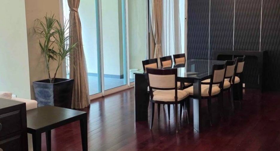 À louer 3 chambres condo à Pathum Wan, Bangkok