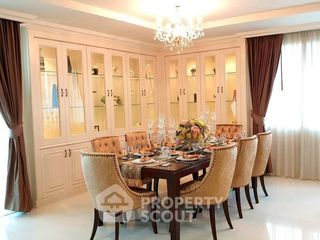 For rent 4 bedrooms apartment in Watthana, Bangkok