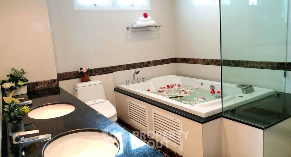 Apartamento en alquiler de 4 habitaciones en Watthana, Bangkok