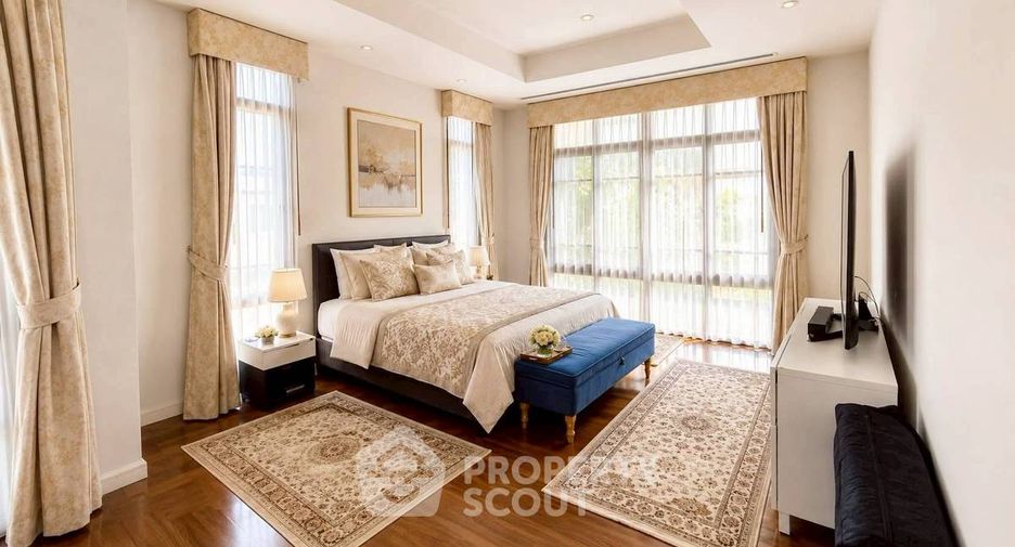Haus zur Miete mit 4 Zimmer in Watthana, Bangkok