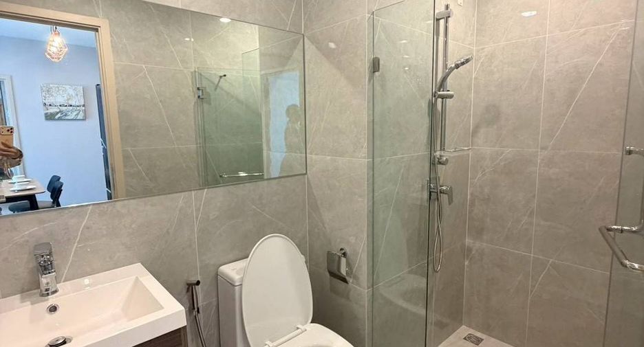 For rent 2 bedrooms condo in Huai Khwang, Bangkok