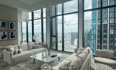 For rent 2 bedrooms condo in Huai Khwang, Bangkok