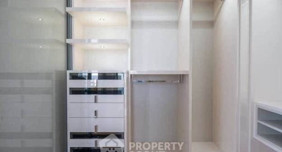 For rent 2 bedrooms condo in Sathon, Bangkok