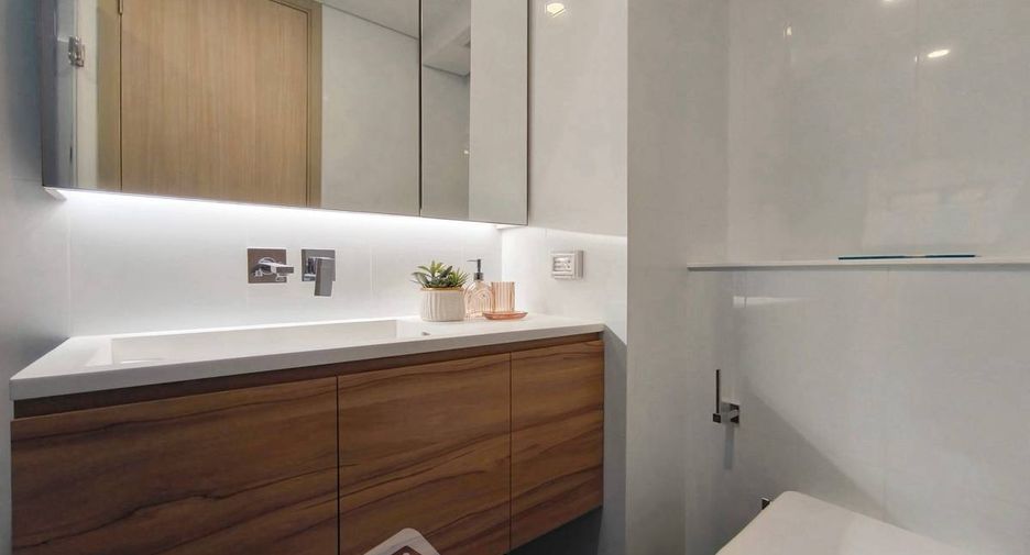For rent 1 bed condo in Huai Khwang, Bangkok