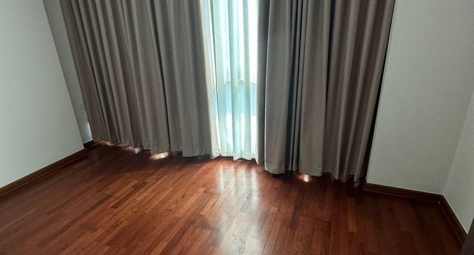 Wohnung zur Miete mit 2 Zimmer in Pathum Wan, Bangkok
