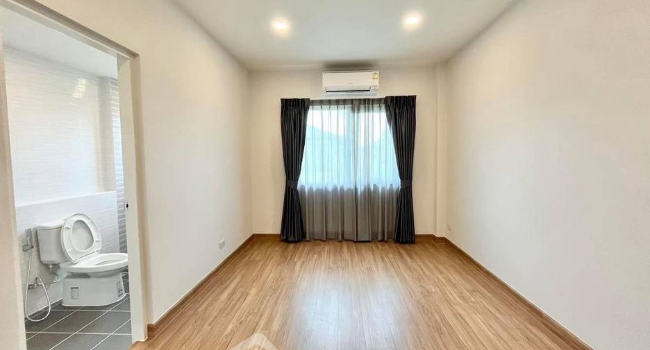 Casa en alquiler de 4 habitaciones en Don Mueang, Bangkok