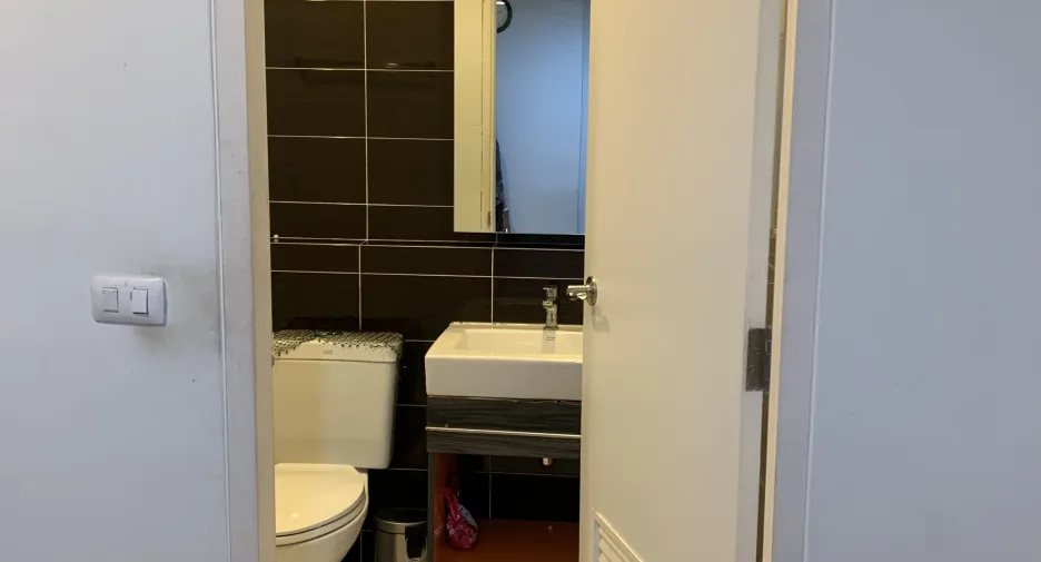 For rent 1 bed condo in Mueang Samut Prakan, Samut Prakan