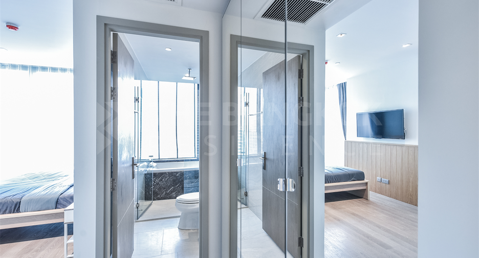 For rent 2 bedrooms condo in Bang Rak, Bangkok