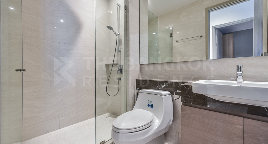 For rent 2 bedrooms condo in Bang Rak, Bangkok