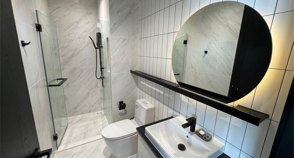 For rent 2 bedrooms condo in Khlong San, Bangkok