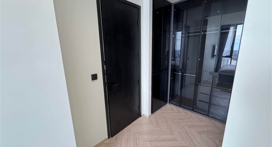 For rent 2 bedrooms condo in Khlong San, Bangkok