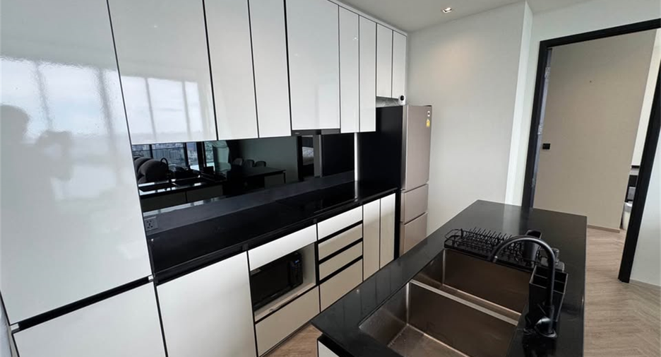 For rent 2 bedrooms condo in Khlong San, Bangkok