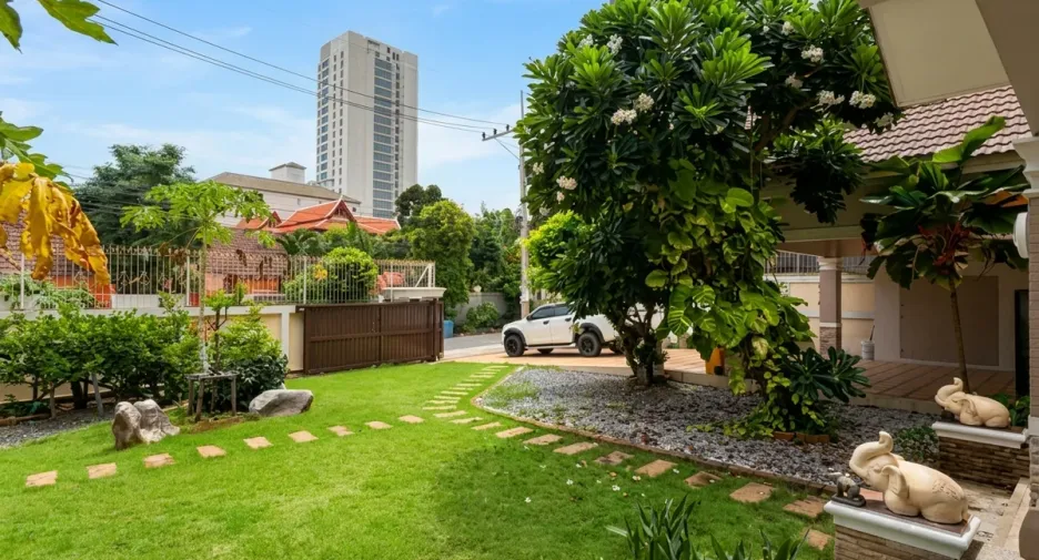 Casa en alquiler y en venta de 4 habitaciones en Pratumnak, Pattaya